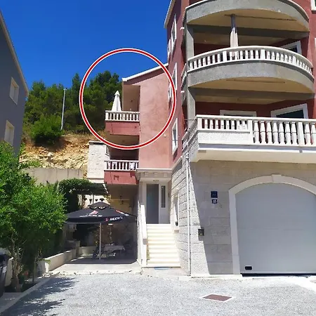Lovely 2-bedroom, 2-bathroom With Sea View Balcony, 200m From