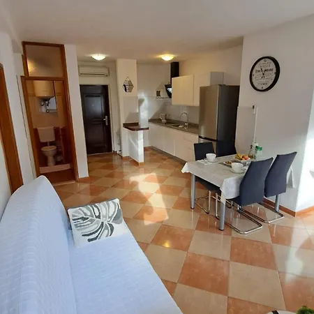 アパート Lovely 2-bedroom, 2-bathroom With Sea View Balcony, 200m From *