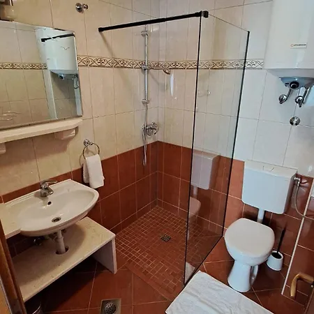 Lovely 2-bedroom, 2-bathroom With Sea View Balcony, 200m From Duće